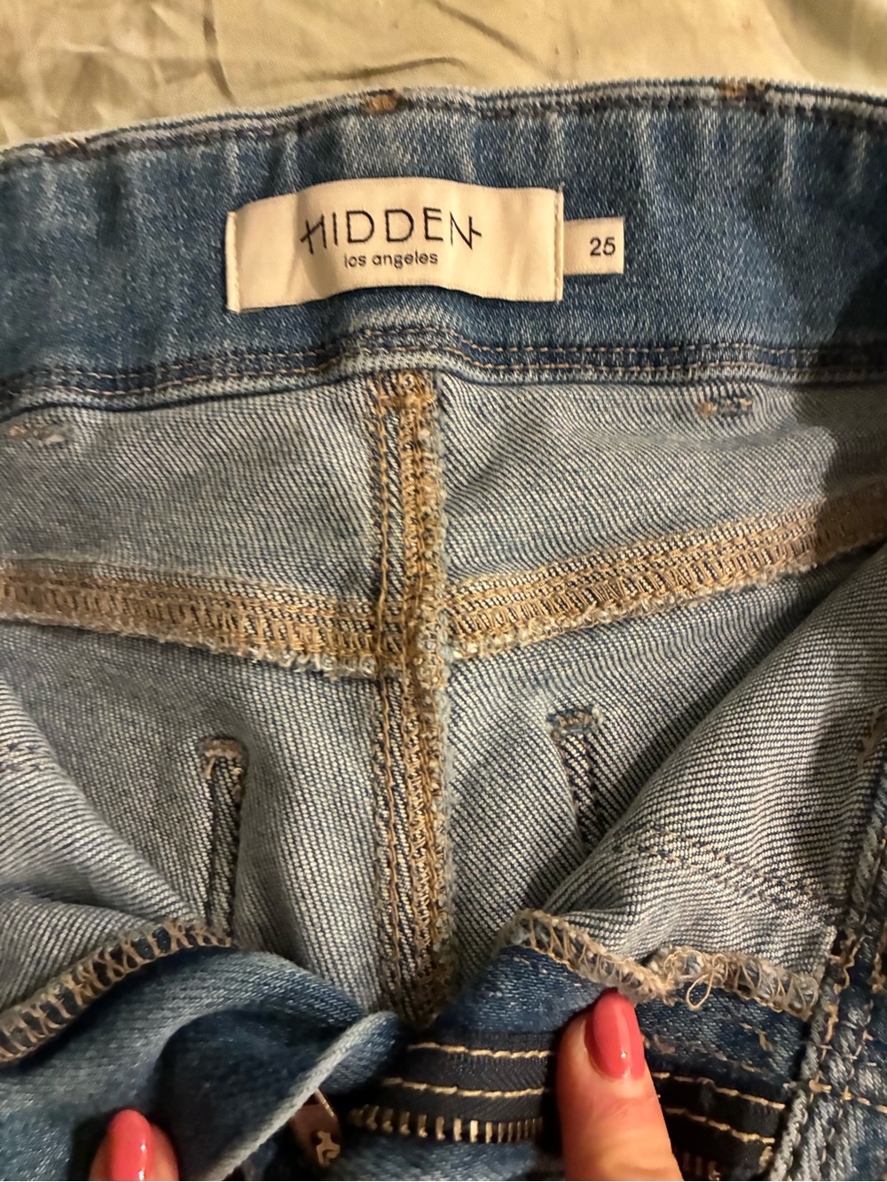 High-Rise Light Blue Wide-Leg Jeans with Raw Hem - Picture 4 of 6